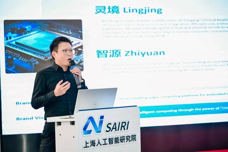 硅基大脑链接中欧 欧洲企业代表团探访上海人工智能研究院，灵境智源以硬件销售打开AI落地新通路